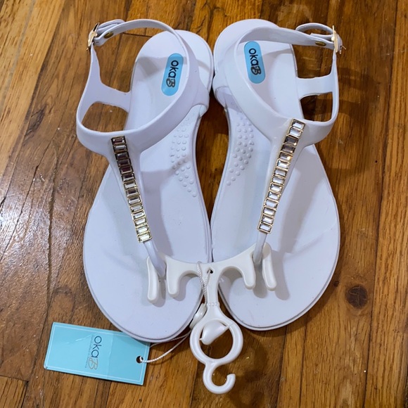 OKA b. Shoes - NWT Oka B Sandals Adjustable Buckle Straps Thong Toe Jeweled Embellished Size 7
